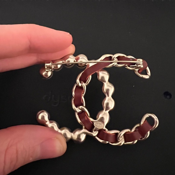 AUTHENTIC Calfskin Pearl CC Chain Brooch Burgundy Gold Chanel, real vintage - Picture 4 of 9
